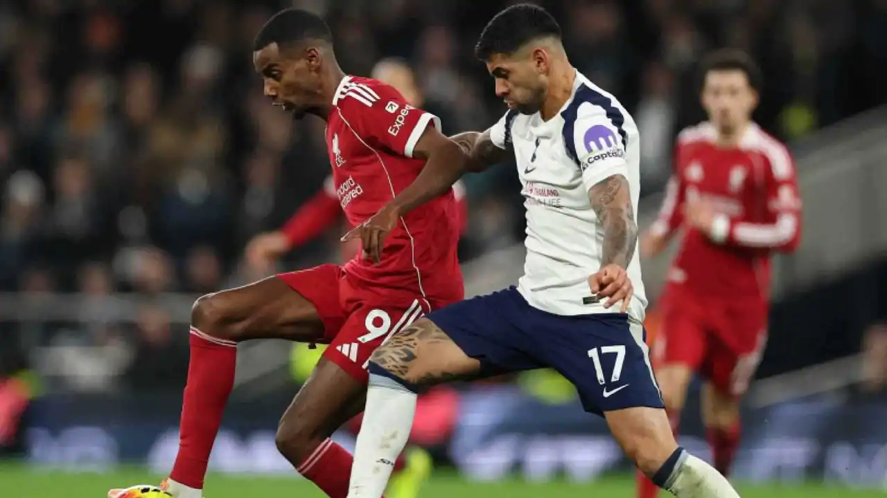 ليفربول يواجه القلق.. غياب إيزاك يمتد لشهور طويلة